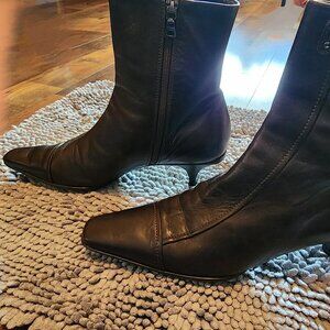 Prada kitten toe bootie  with id side chains..38 Euro
